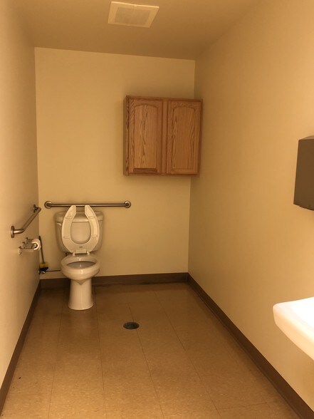 More Photos Of 1324-1424 E Grandview Blvd, Erie Unknown For Lease