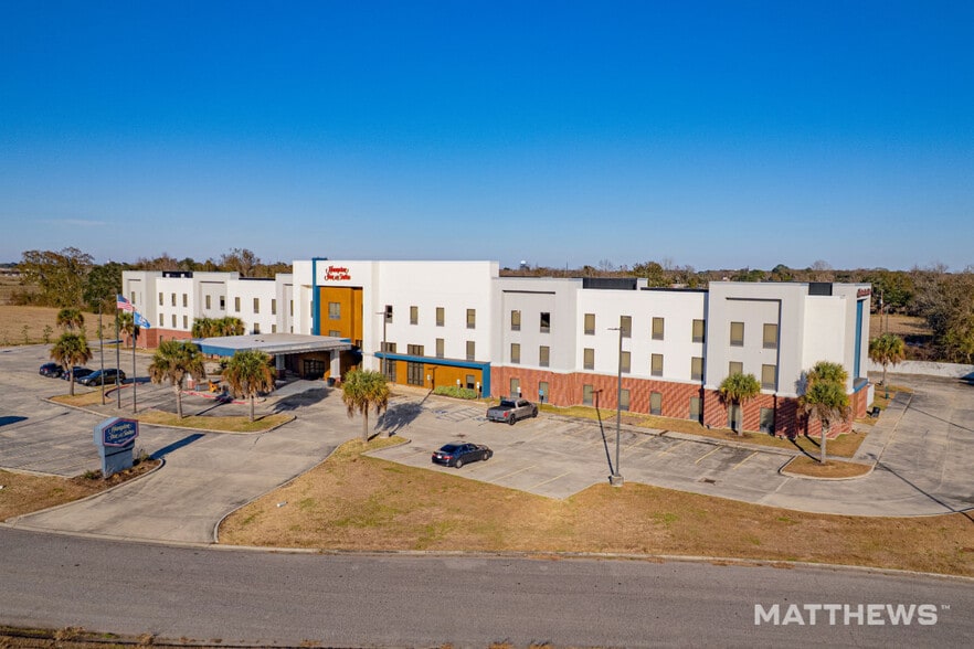 Primary Photo Of 400 Spanish Town Blvd, New Iberia Hotel For Sale