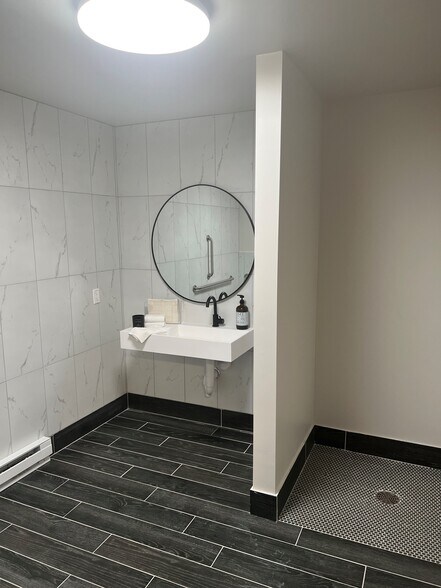 More Photos Of 8949 N Deerbrook Trl, Brown Deer Flex For Lease