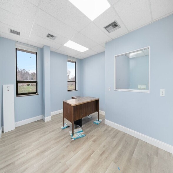 More Photos Of 250 Wampanoag Trl, Riverside Medical For Sale