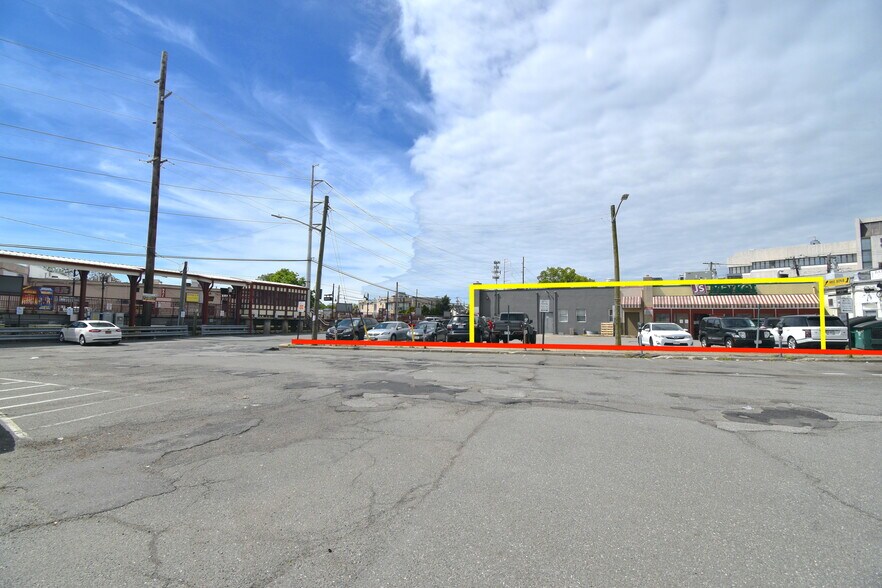 More Photos Of 55-59 Jackson Ave, Syosset Storefront For Lease