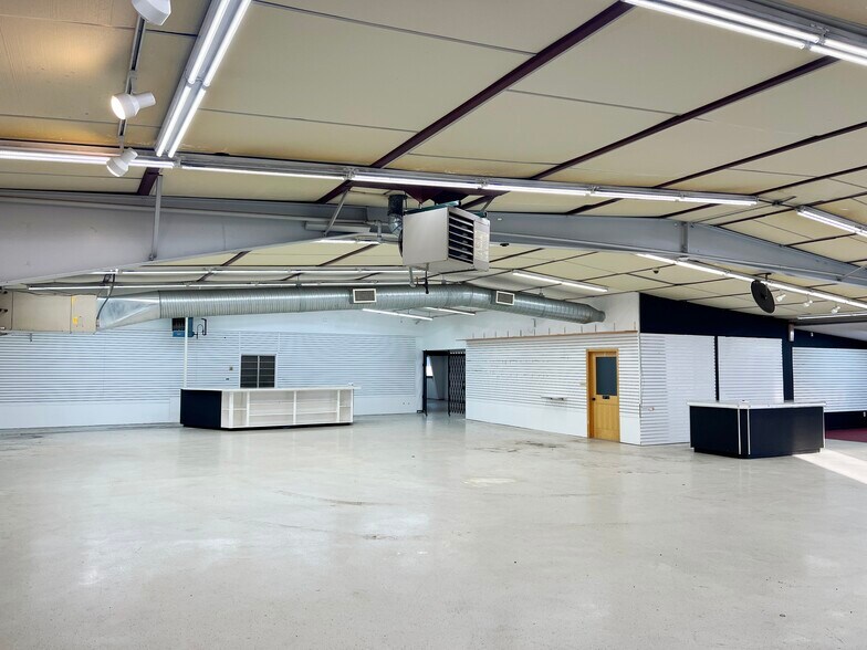 More Photos Of 8194 Fairview, Baxter Light Manufacturing For Sale