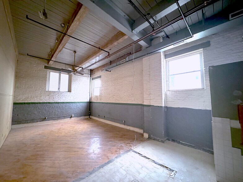 More Photos Of 1930 E Huntingdon St, Philadelphia Warehouse For Lease