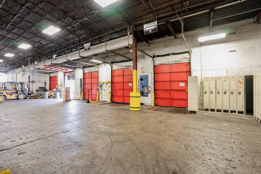 More Photos Of 2301 Fleur Dr, Des Moines Warehouse For Sale
