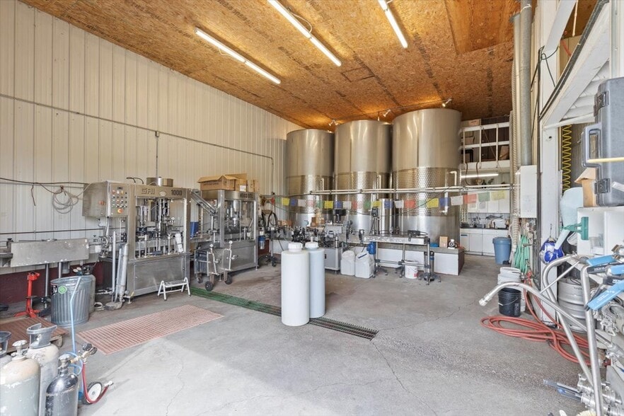 More Photos Of 500 S Bonair Rd, Zillah Winery Vineyard For Sale