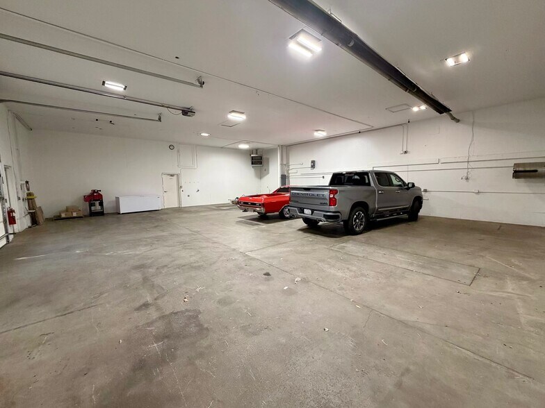 More Photos Of 405 Lake Ave, Gothenburg Distribution For Sale