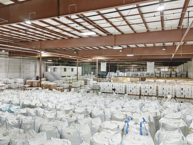 More Photos Of 201 Princeton Blvd, Adairsville Warehouse For Lease