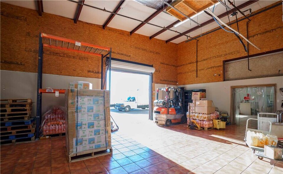 More Photos Of 2504 W Interstate Highway 2, Mission Flex For Lease