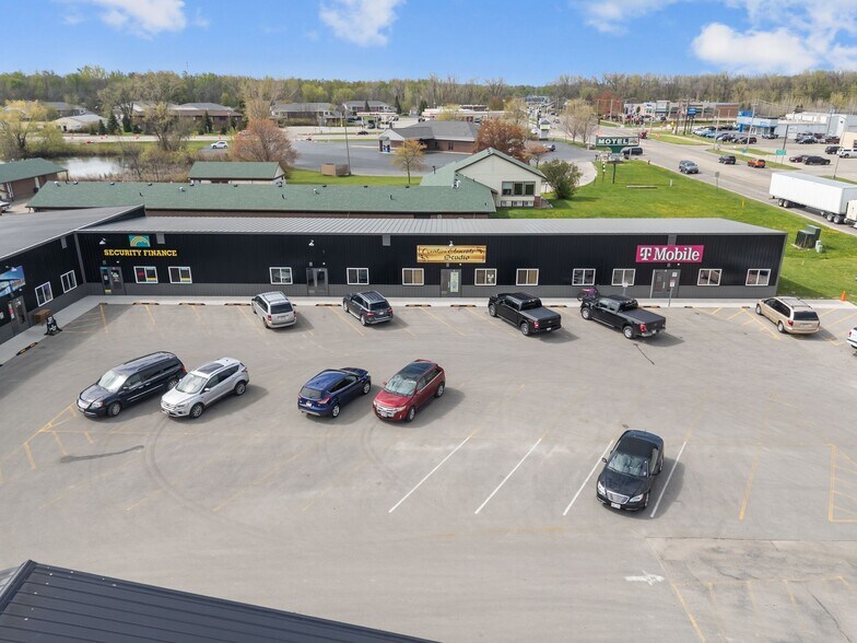 More Photos Of 1186 N Shawano St, New London General Retail For Lease