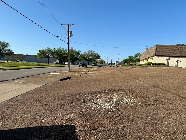 More Photos Of 3900 Southpark Dr, Tyler Office For Sale