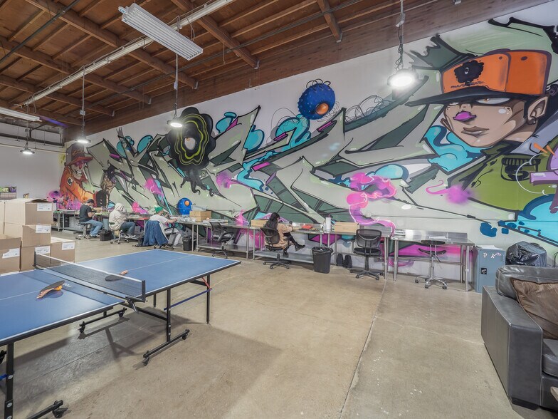 More Photos Of 630 SW Walnut St, Hillsboro Warehouse For Sale