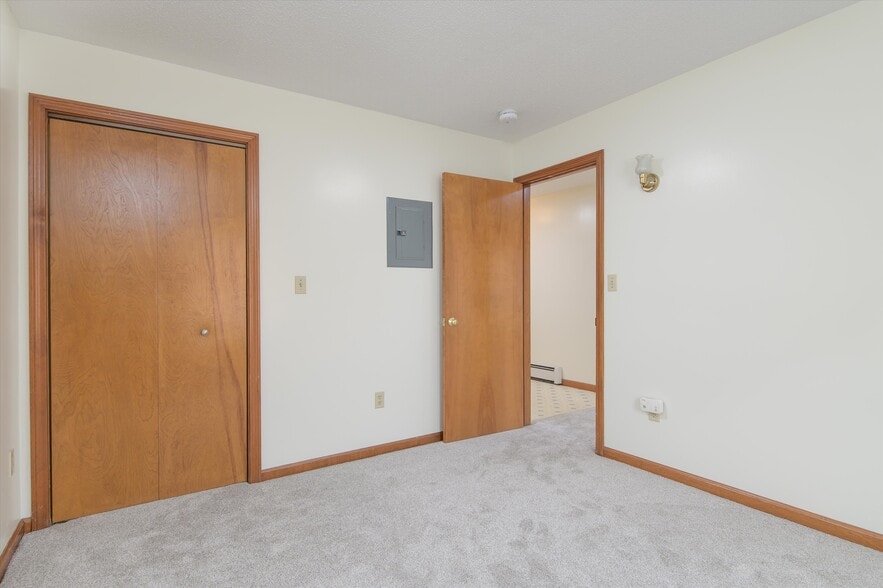 More Photos Of 156 Main St, Ludlow Office For Sale