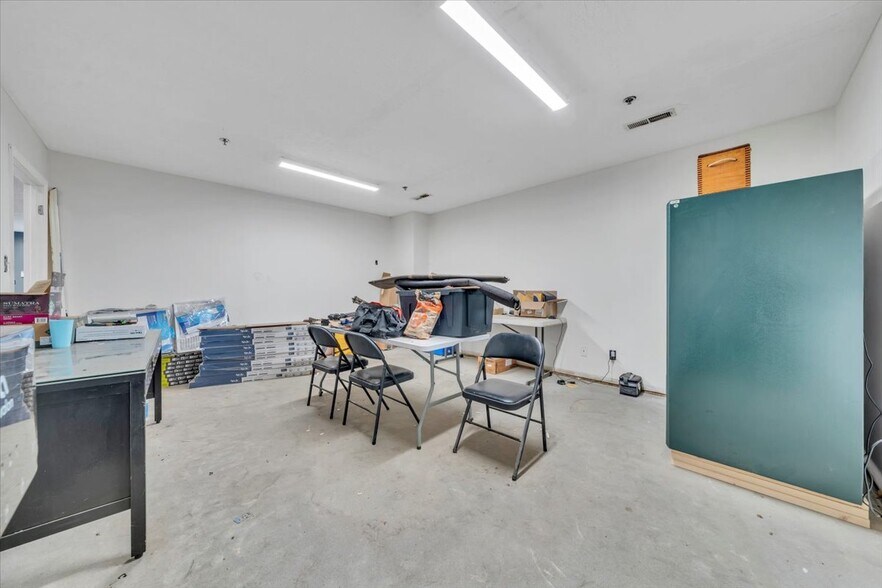 More Photos Of 81 5th Ave, Collinsville Manufacturing For Sale