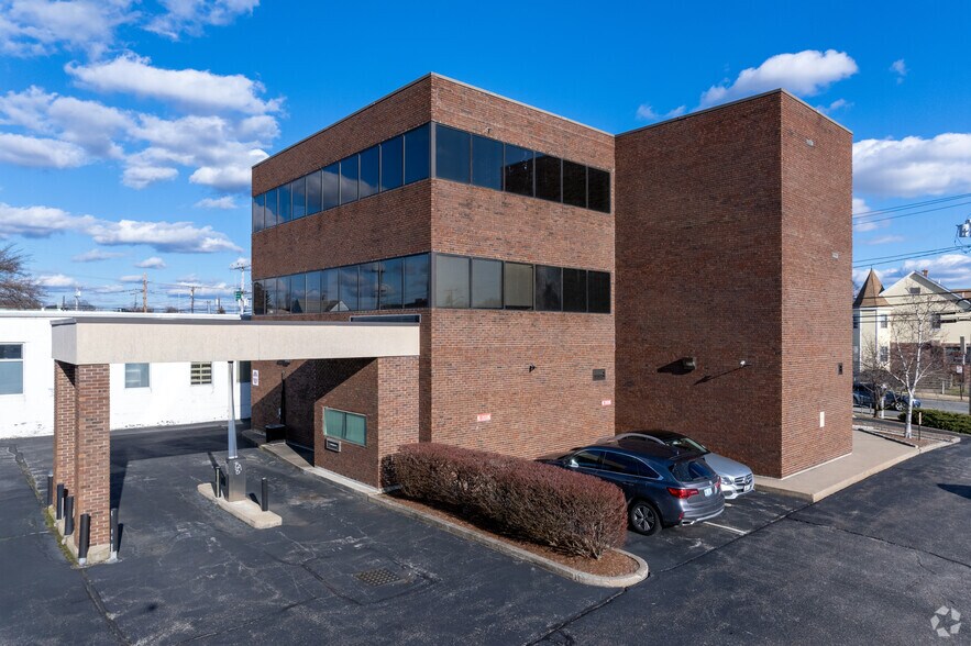 More Photos Of 999 S Broadway, East Providence Medical For Sale