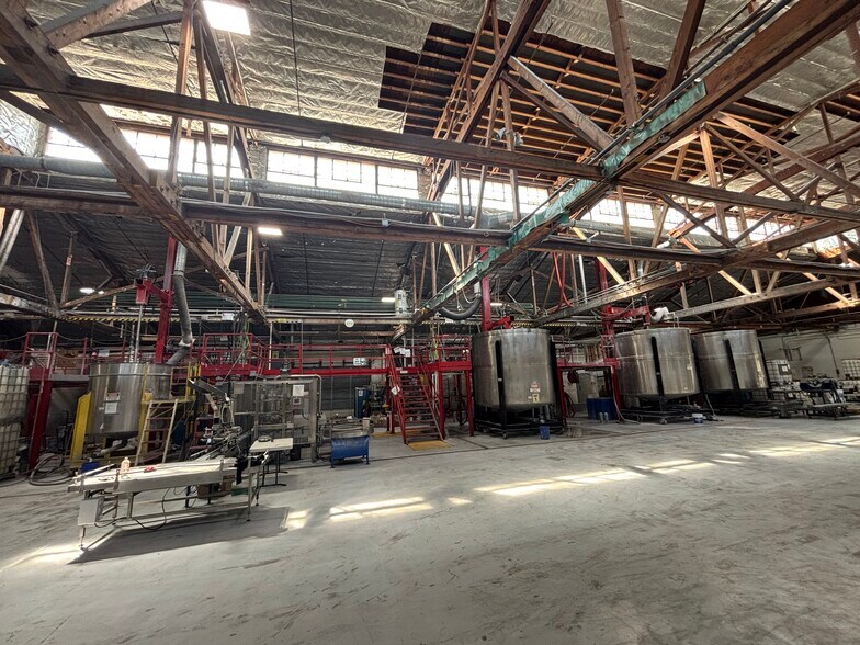More Photos Of 1891 16th St SE, Salem Warehouse For Sale