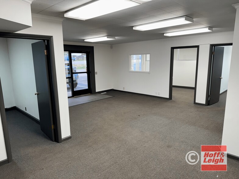 More Photos Of 2110 Naegele Rd, Colorado Springs Warehouse For Sale