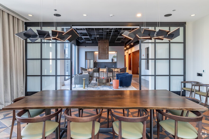 More Photos Of 161 N May St, Chicago Apartments For Lease