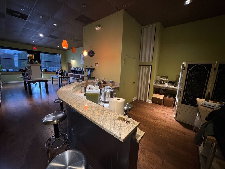 More Photos Of 7601-7615 Fordson Rd, Alexandria Storefront For Lease