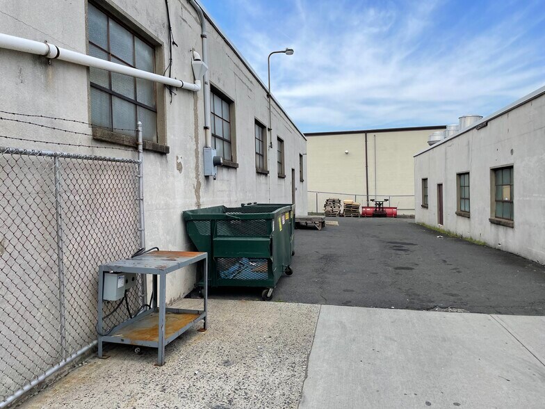 More Photos Of 45 Wadsworth St, Wallington Warehouse For Lease