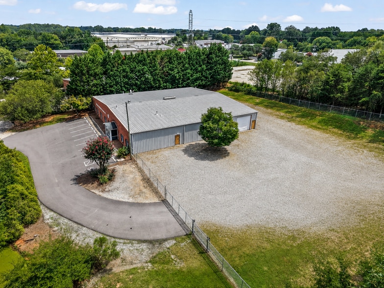 More Photos Of 105 Furlong Industrial Dr, Kernersville Manufacturing For Lease