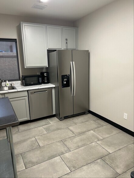 More Photos Of 4717 E McDowell Rd, Phoenix Office For Sale