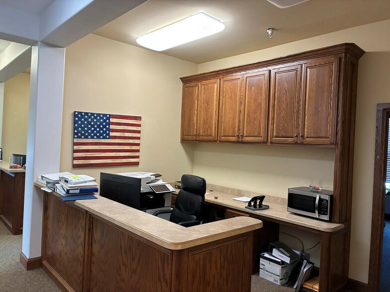 More Photos Of 1425 S Fretz Ave, Edmond Office For Sale