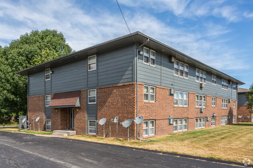 More Photos Of 317 NE Trilein Dr, Ankeny Apartments For Sale