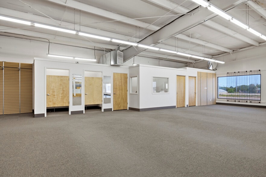 More Photos Of 2015-2017 2nd Ave, Greeley Warehouse For Lease