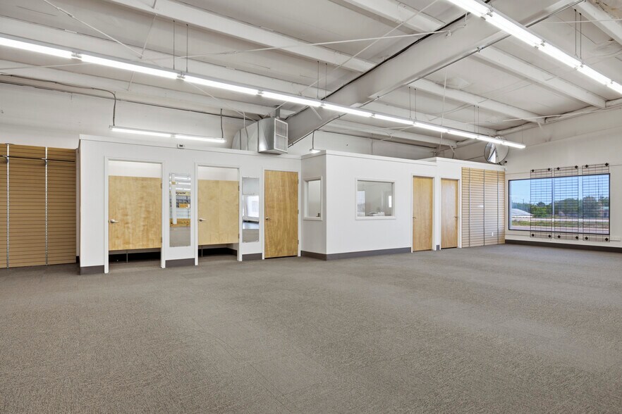 More Photos Of 2015-2017 2nd Ave, Greeley Warehouse For Sale