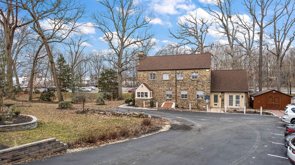 More Photos Of 112 Capitol Trl, Newark Medical For Sale