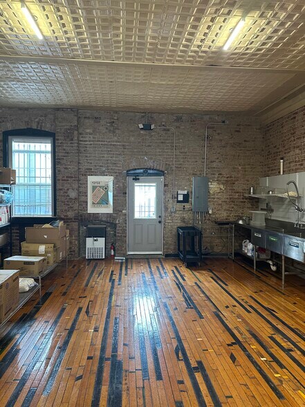 More Photos Of 3645-3647 Troost Ave, Kansas City Storefront Retail Office For Lease