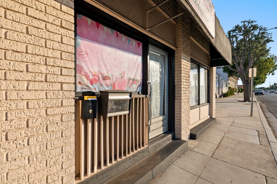More Photos Of 4100-4102 W Magnolia Blvd, Burbank Storefront For Sale