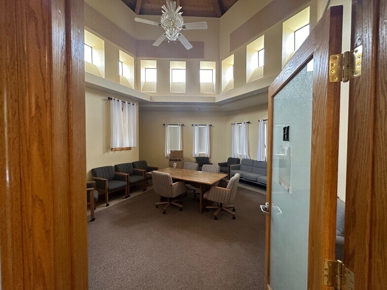 More Photos Of 43533 Ridge Park Dr, Temecula Loft Creative Space For Lease