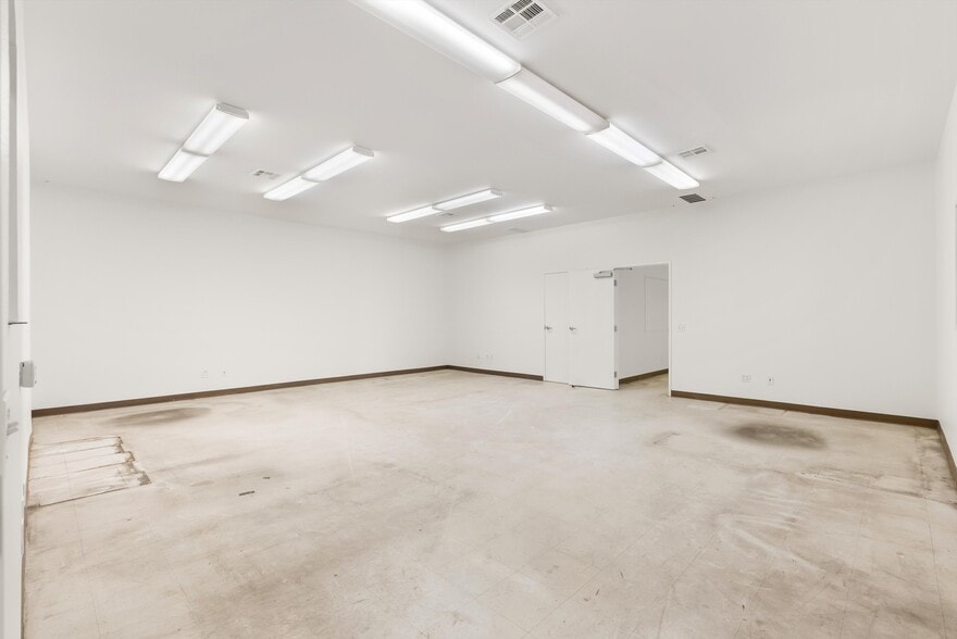 More Photos Of 6951 Oran Cir, Buena Park Warehouse For Lease