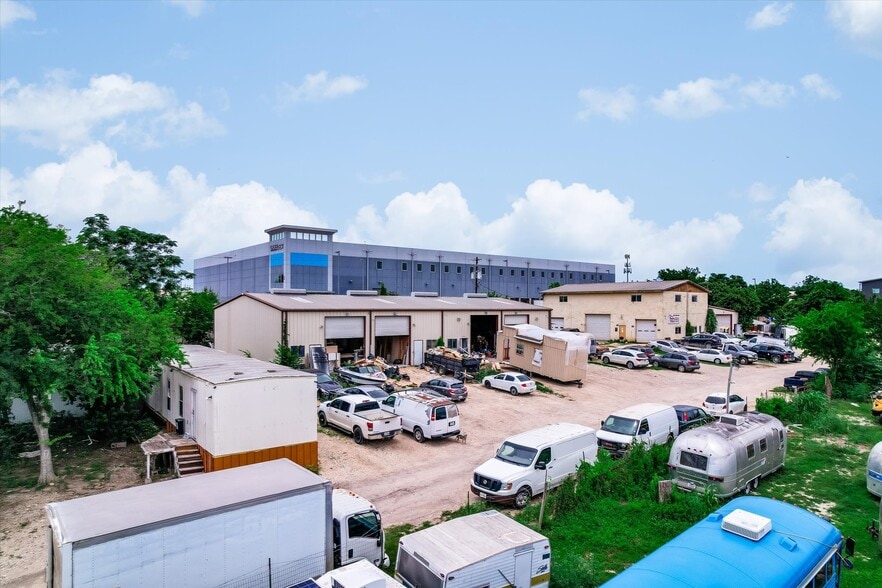 More Photos Of 2000 Ferguson Ln, Austin Warehouse For Lease