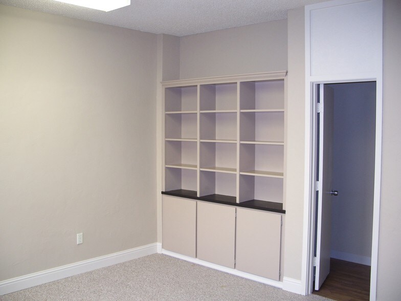 More Photos Of 2050 N 11th St, Beaumont Medical For Lease