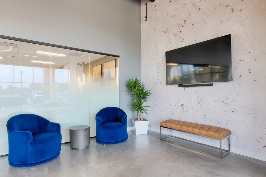 More Photos Of 1349 Empire Central Dr, Dallas Office For Lease