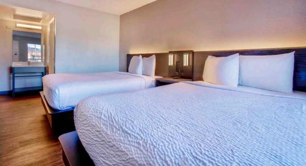 More Photos Of 3351 E Andy Devine Ave, Kingman Hotel For Sale