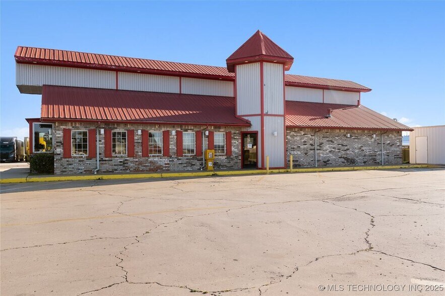 More Photos Of 18753 Oklahoma 100, Webbers Falls Restaurant For Sale