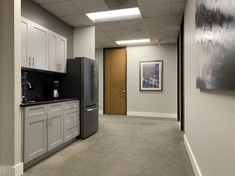 More Photos Of 13111 Westheimer Rd, Houston Office For Sale