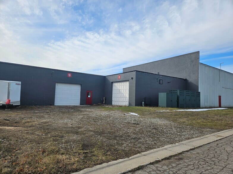 More Photos Of 1406-1414 E Pine St, Midland Warehouse For Lease