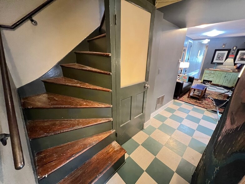 More Photos Of 1438-1442 Light St, Baltimore Showroom For Sale