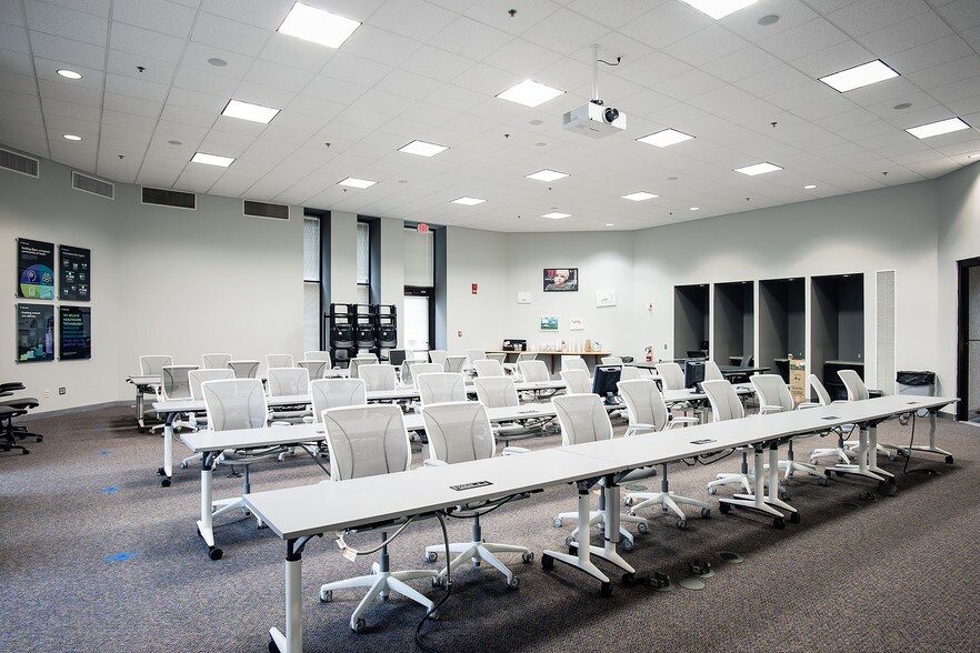 More Photos Of 25 Green Mountain Dr, South Burlington Office For Sale