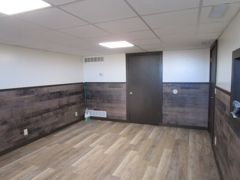 More Photos Of 2105 N Vfw Rd, Garden City Industrial For Lease