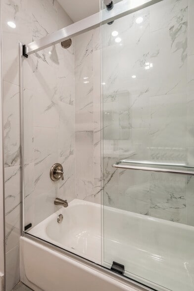 More Photos Of 1535 W Estes Ave, Chicago Multifamily For Sale