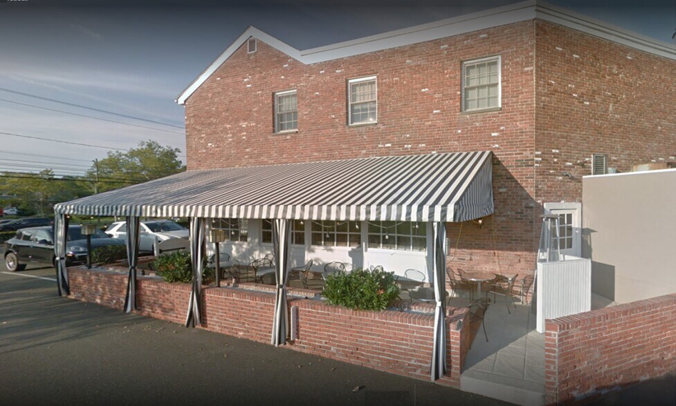 More Photos Of 203-223 E Putnam Ave, Cos Cob Restaurant For Lease