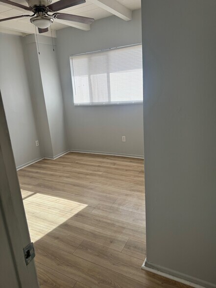 More Photos Of 1935 W Linden St, Riverside Apartments For Sale