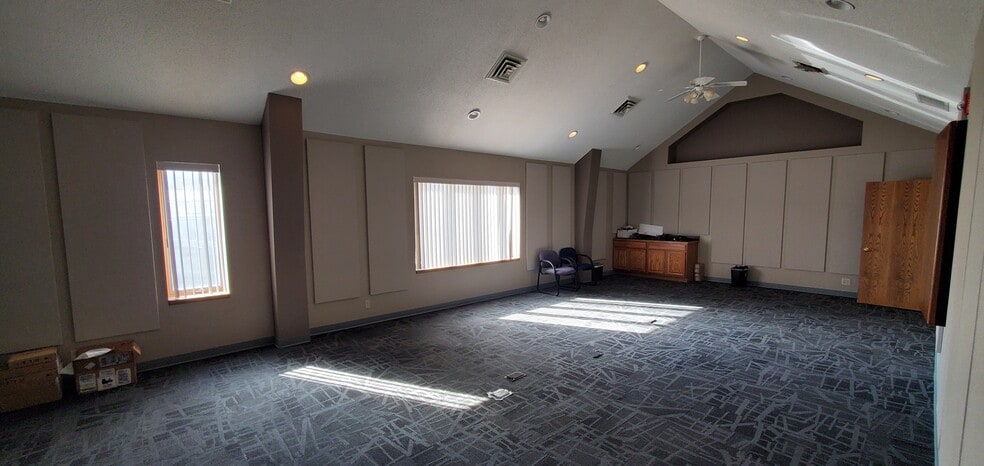 More Photos Of 3820 N 56th St, Lincoln Service For Sale