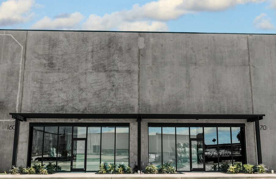 More Photos Of 7917 S 23RD ST, McAllen Warehouse For Lease