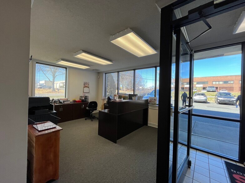 More Photos Of 340-342 Crompton St, Charlotte Light Manufacturing For Lease